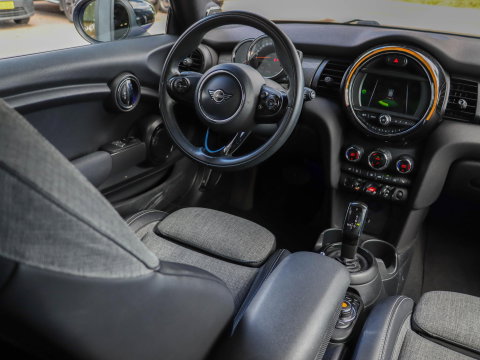 MINI 3-deurs 1.5 Cooper Automaat 136pk Harman Kardon Navigatie LED Dealeronderhouden