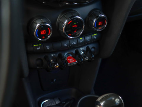 MINI 3-deurs 1.5 Cooper Automaat 136pk Harman Kardon Navigatie LED Dealeronderhouden
