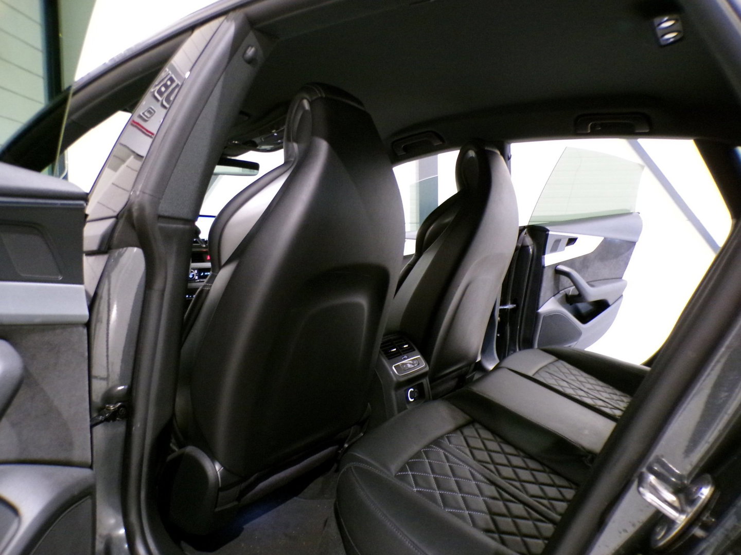 Audi S5 Sportback 3.0 TFSI Quattro Pro Line Plus RS-Stoelen Trekhaak Carplay Stoelverwarming Massage-Stoel 20"Velgen Leer Virtual