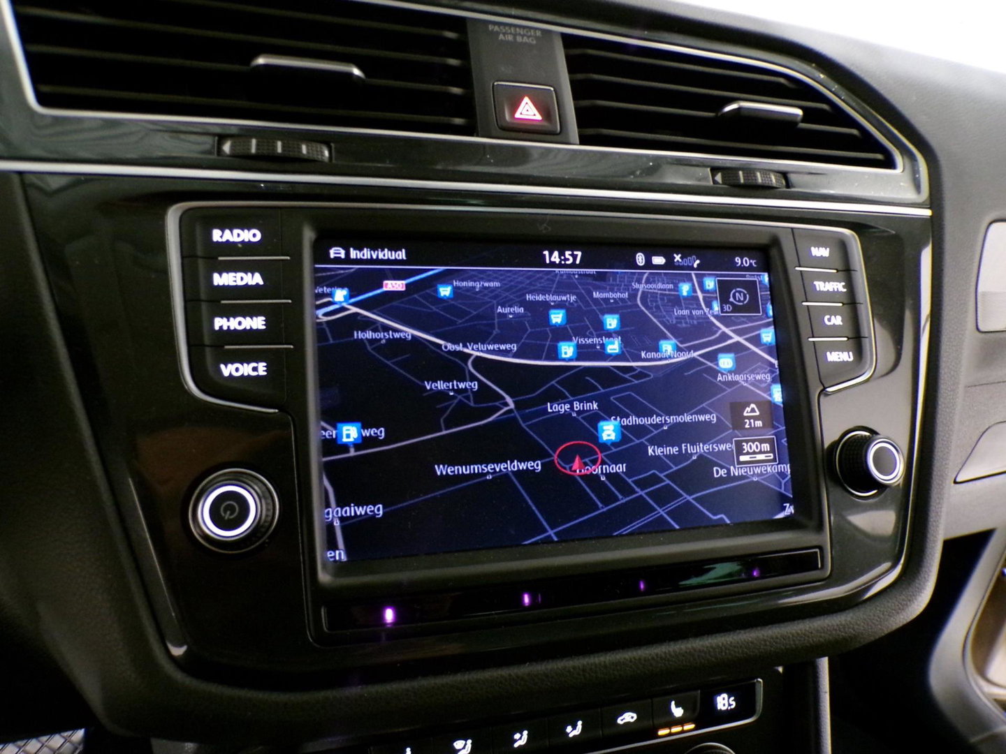 Volkswagen Tiguan 2.0 TSI DSG 220PK 4Motion Highline R-Line "Automaat" Full-LED Trekhaak Apple-Carplay Dynaudio Virtual Stoelverw.