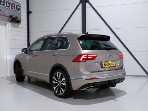 Volkswagen Tiguan 2.0 TSI DSG 220PK 4Motion Highline R-Line "Automaat" Full-LED Trekhaak Apple-Carplay Dynaudio Virtual Stoelverw.
