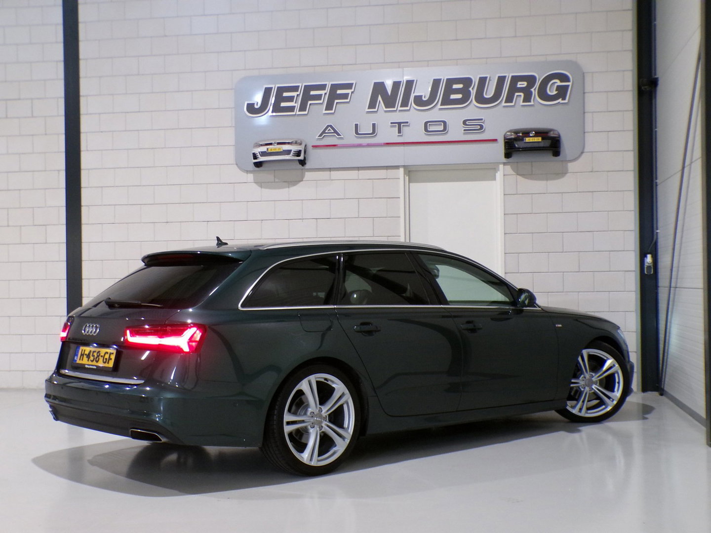 Audi A6 Avant 1.8 TFSI ultra Premium Edition S-Line "Automaat" Apple-Carplay Matrix-LED Trekhaak Leer Stoelverwarming 20" Velgen