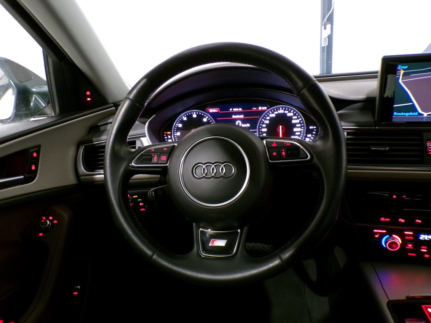 Audi A6 Avant 1.8 TFSI ultra Premium Edition S-Line "Automaat" Apple-Carplay Matrix-LED Trekhaak Leer Stoelverwarming 20" Velgen