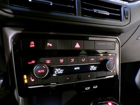 Volkswagen T-Cross 1.0 TSI Style "Automaat" Full-LED Apple-carplay Stoelverwarming Virtual Parkeersensoren Adaptive-cruise Navi