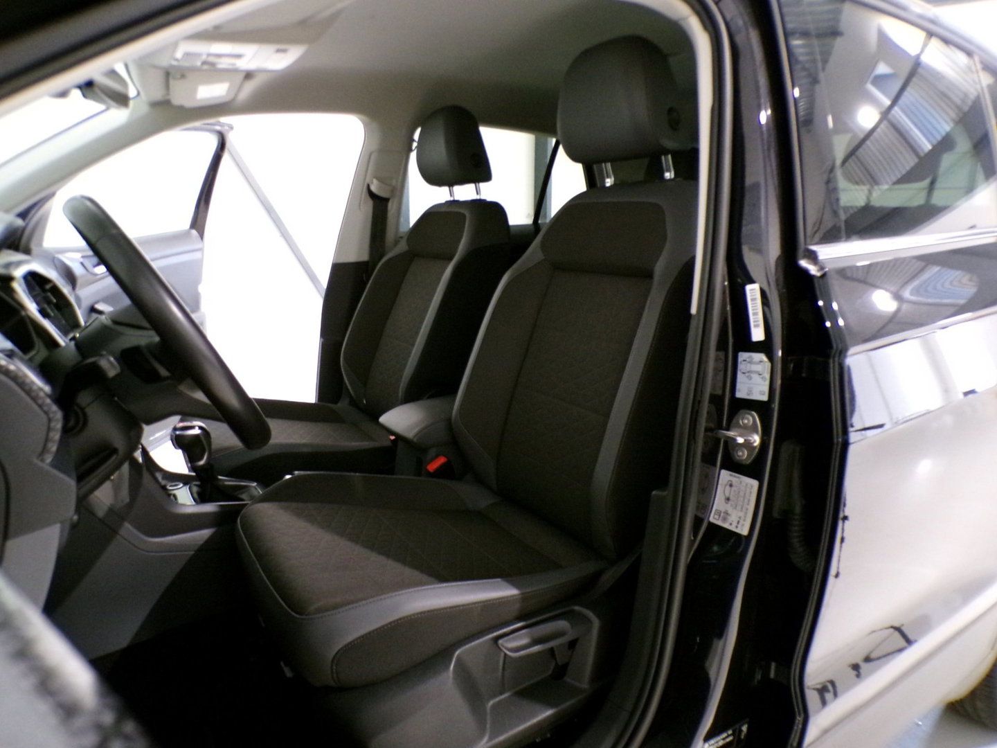 Volkswagen T-Cross 1.0 TSI Style "Automaat" Full-LED Apple-carplay Stoelverwarming Virtual Parkeersensoren Adaptive-cruise Navi