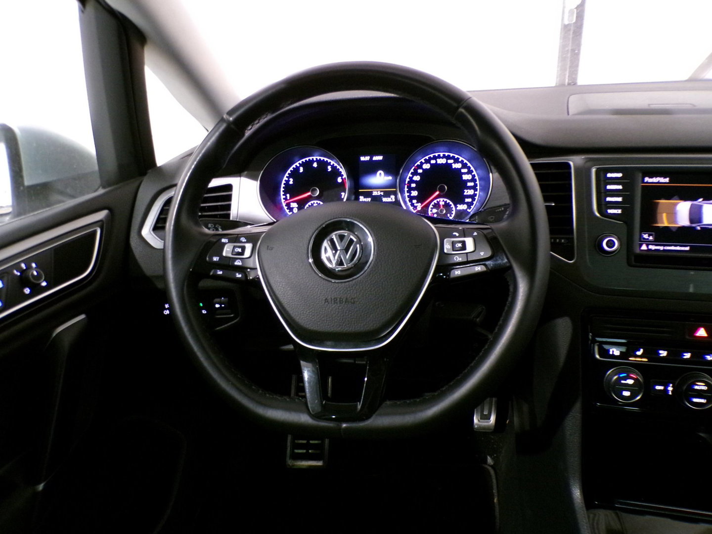 Volkswagen Golf Sportsvan 1.2 TSI Highline Allstar Stoelverwarming Apple-Carplay Parkeersensoren Navigatie Bluetooth Cruise