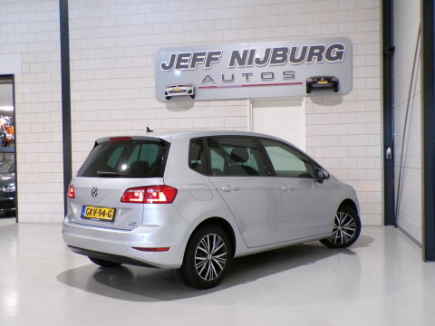 Volkswagen Golf Sportsvan 1.2 TSI Highline Allstar Stoelverwarming Apple-Carplay Parkeersensoren Navigatie Bluetooth Cruise