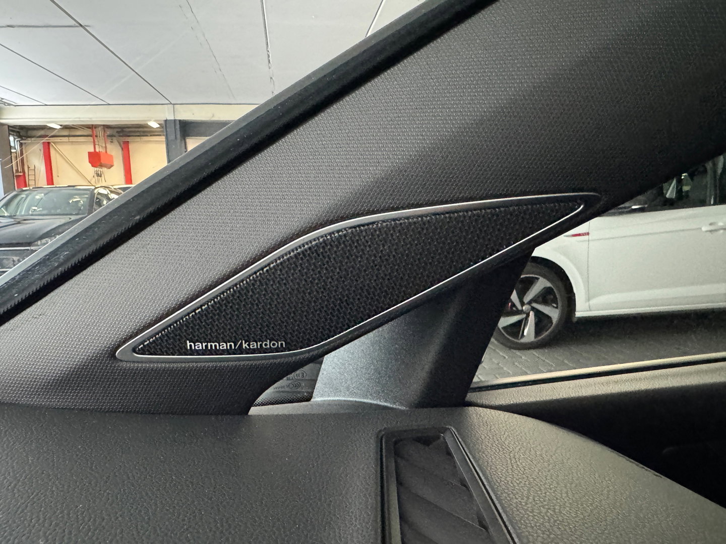Volkswagen Golf 2.0 TSI R 4M 20Jahre Performance Pano|Akrapovic