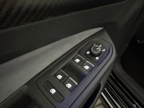 Volkswagen Golf 2.0 TSI R 4M 20Jahre Performance Pano|Akrapovic
