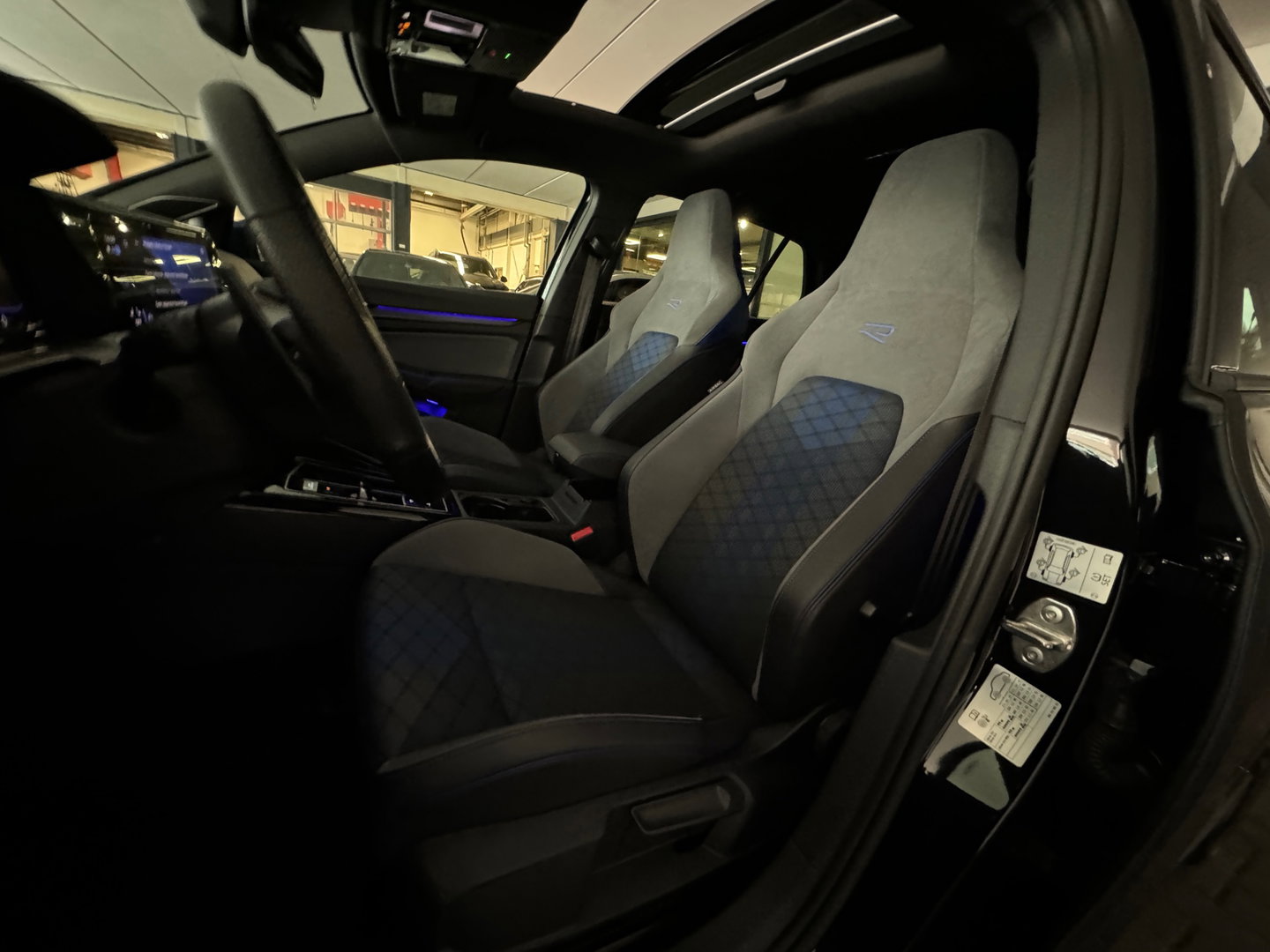 Volkswagen Golf 2.0 TSI R 4M 20Jahre Performance Pano|Akrapovic