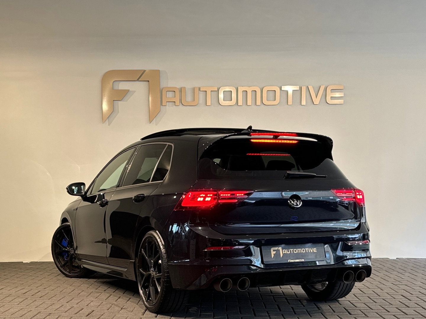 Volkswagen Golf 2.0 TSI R 4M 20Jahre Performance Pano|Akrapovic