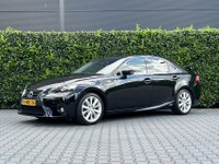 Lexus IS - 300h Edition, NL AUTO, NAP LOGISCH, NAVIGATIE, CRUISE CONTROL, CLIMATE CONTROL, STOEL/STUURVERWARMING, KEYLESS, CAMERA, HALF LEDER, LICHTMETAAL 17"