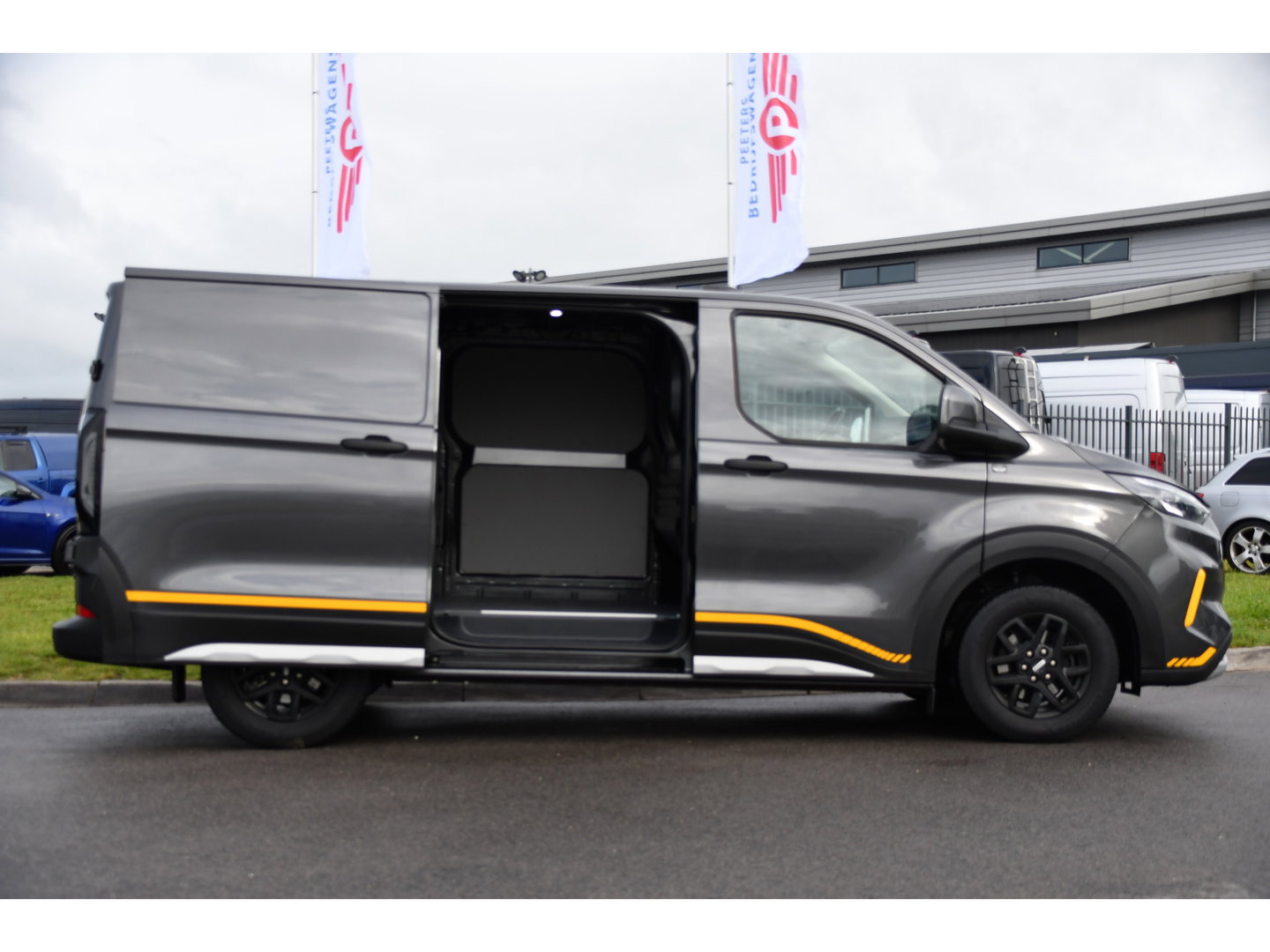 Ford Transit Custom 320 2.0 TDCI L1H1 Trail AWD 4x4 Camera, Cruise, Carplay, B&O, 170pk, LED, Stuurverwarming, Leder, Stoelverwarming, Automaat, Sensoren, Uniek!