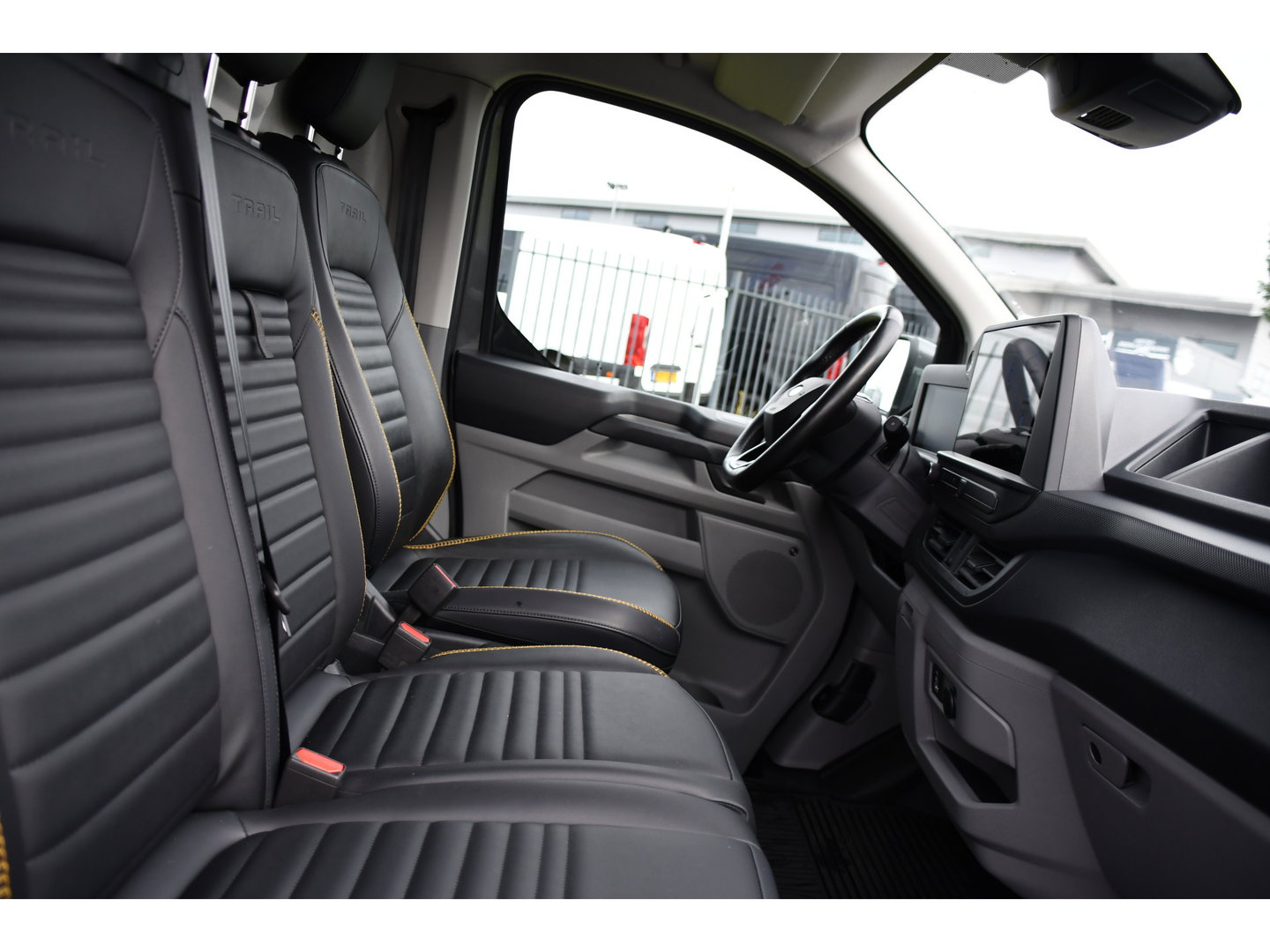 Ford Transit Custom 320 2.0 TDCI L1H1 Trail AWD 4x4 Camera, Cruise, Carplay, B&O, 170pk, LED, Stuurverwarming, Leder, Stoelverwarming, Automaat, Sensoren, Uniek!