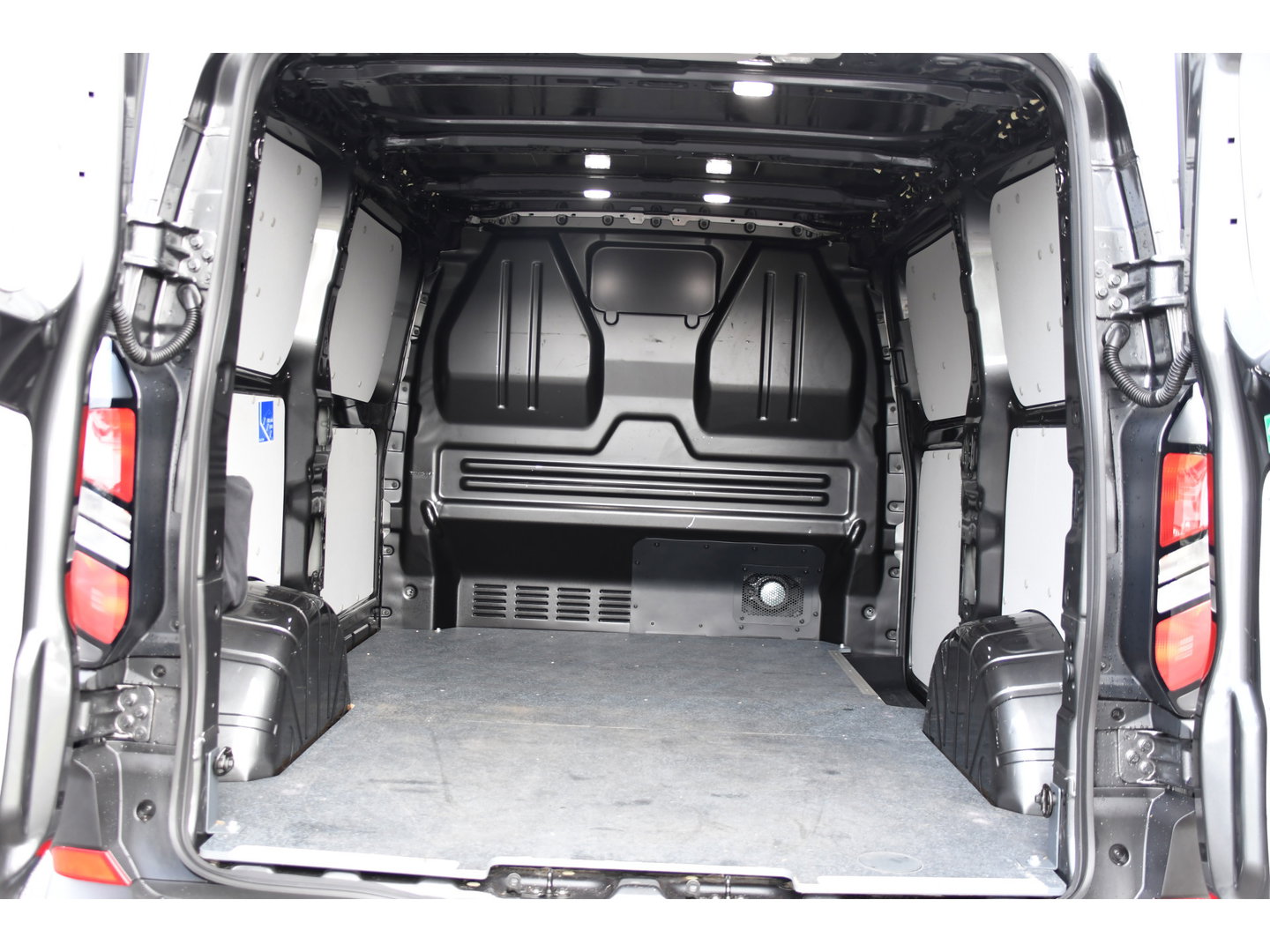 Ford Transit Custom 320 2.0 TDCI L1H1 Trail AWD 4x4 Camera, Cruise, Carplay, B&O, 170pk, LED, Stuurverwarming, Leder, Stoelverwarming, Automaat, Sensoren, Uniek!