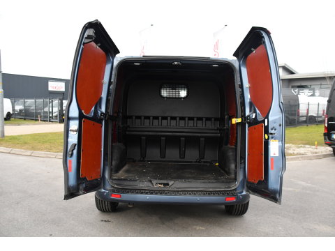 Ford Transit Custom 320 2.0 TDCI L1H1 Sport DC Camera, Cruise, Carplay, 170pk, 2 x Schuifdeur, Automaat, LED, Leder, Stoelverwarming, Uniek!