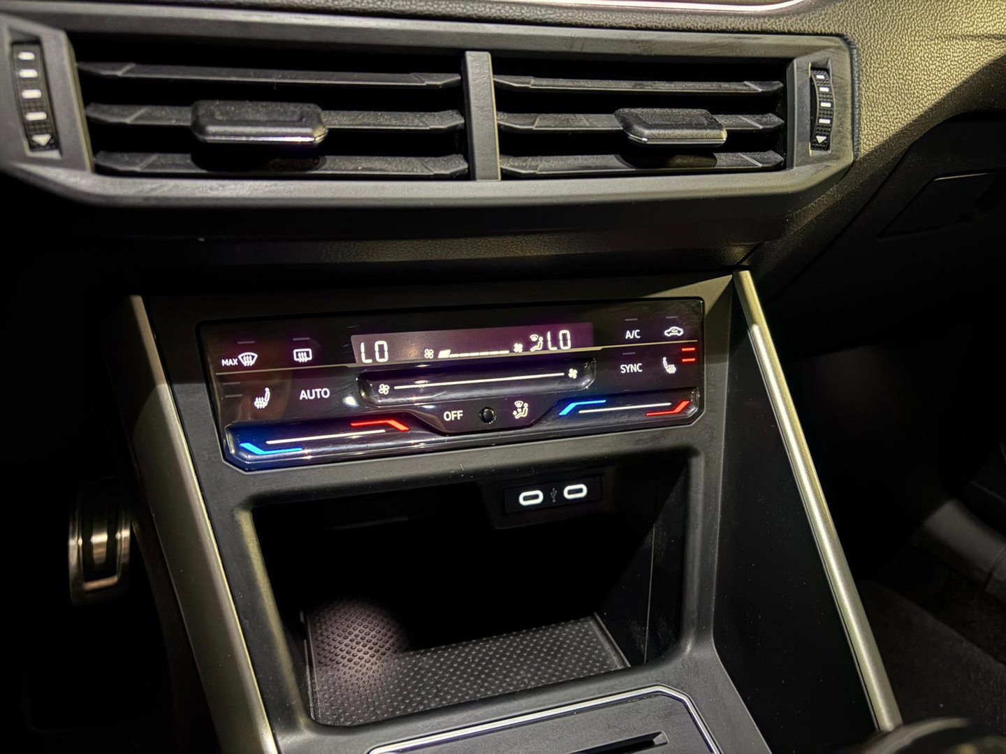 Volkswagen Polo 1.0 TSI Polo ACC PDC CARPLAY