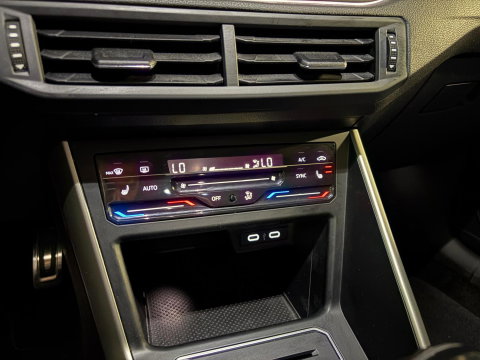 Volkswagen Polo 1.0 TSI Polo ACC PDC CARPLAY