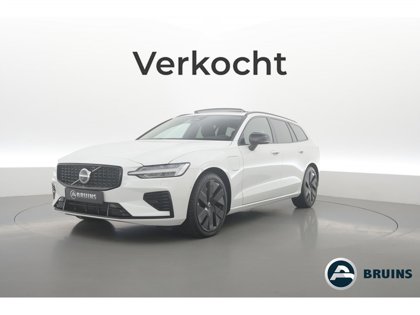 Volvo V60 2.0 T6 Plug-in hybrid AWD Plus Dark | Pano-dak | Head-up | 360 camera | Adap. Cruise | H&K Audio |