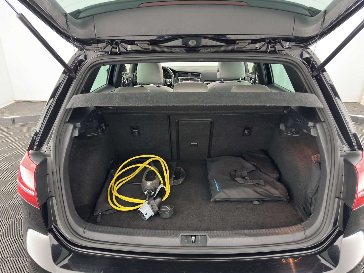 Volkswagen Golf 1.4 TSI GTE Aut. *PANO | LEATHER | FULL-LED | SPORT-SEATS | CAMERA | DAB+ | NAVI-FULLMAP | PRIVACY-GLASS | SHIFT-PADDLES | ECC | PDC | CRUISE | 17''ALU*