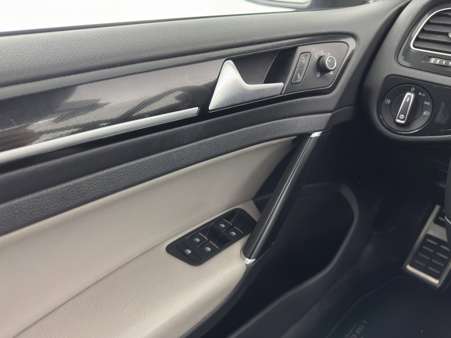 Volkswagen Golf 1.4 TSI GTE Aut. *PANO | LEATHER | FULL-LED | SPORT-SEATS | CAMERA | DAB+ | NAVI-FULLMAP | PRIVACY-GLASS | SHIFT-PADDLES | ECC | PDC | CRUISE | 17''ALU*