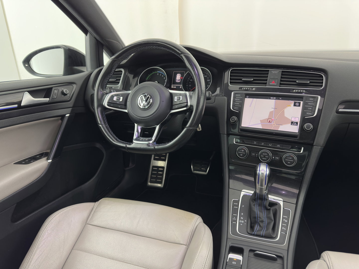 Volkswagen Golf 1.4 TSI GTE Aut. *PANO | LEATHER | FULL-LED | SPORT-SEATS | CAMERA | DAB+ | NAVI-FULLMAP | PRIVACY-GLASS | SHIFT-PADDLES | ECC | PDC | CRUISE | 17''ALU*