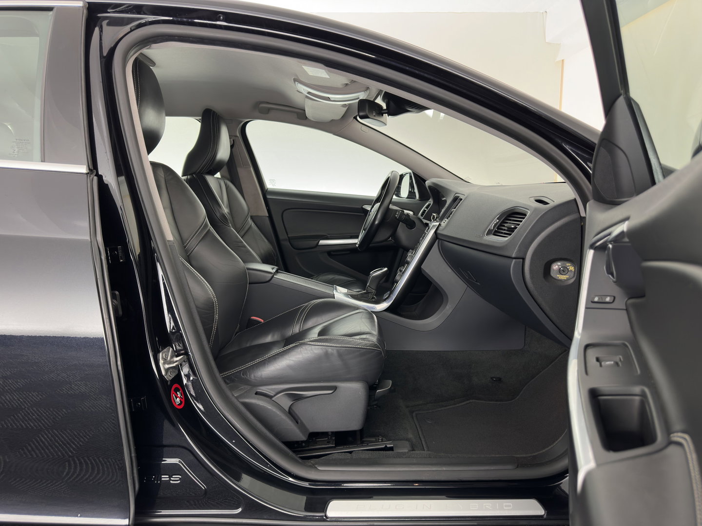 Volvo V60 2.4 D6 AWD Plug-In Hybrid Summum Aut. *LEATHER | XENON | HEATED-COMFORTSEATS | NAVI-FULLMAP | ECC | PDC | CRUISE | 17''ALU | TOWBAR*
