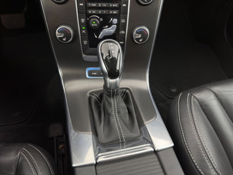 Volvo V60 2.4 D6 AWD Plug-In Hybrid Summum Aut. *LEATHER | XENON | HEATED-COMFORTSEATS | NAVI-FULLMAP | ECC | PDC | CRUISE | 17''ALU | TOWBAR*