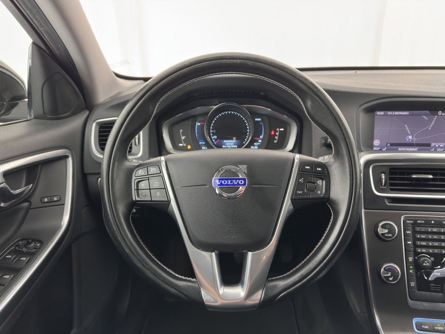 Volvo V60 2.4 D6 AWD Plug-In Hybrid Summum Aut. *LEATHER | XENON | HEATED-COMFORTSEATS | NAVI-FULLMAP | ECC | PDC | CRUISE | 17''ALU | TOWBAR*