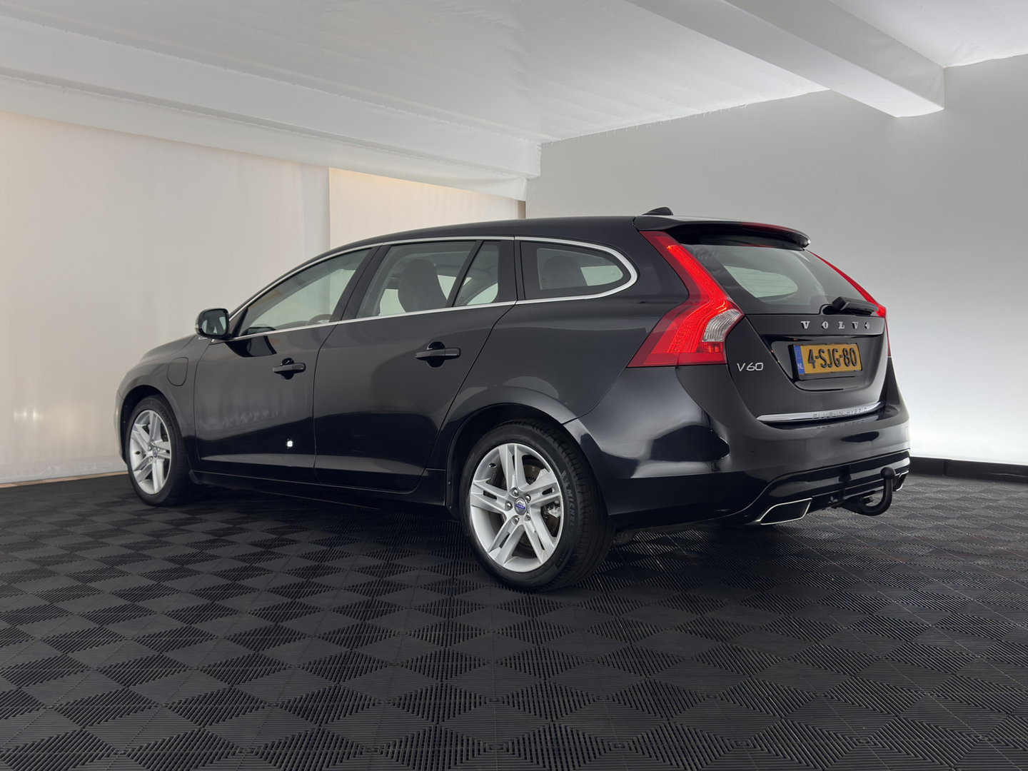 Volvo V60 2.4 D6 AWD Plug-In Hybrid Summum Aut. *LEATHER | XENON | HEATED-COMFORTSEATS | NAVI-FULLMAP | ECC | PDC | CRUISE | 17''ALU | TOWBAR*