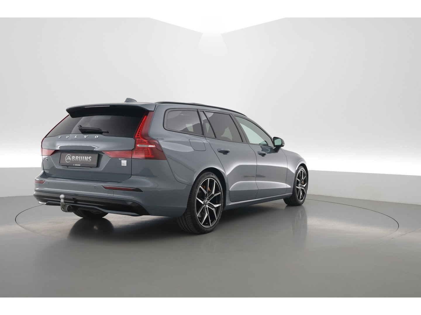 Volvo V60 2.0 T8 Plug-in hybrid AWD Polestar Engineered | SOH 99% | Öhlins | Elek. Trekhaak | Pano | Harman Kardon | HUD | Stoel-Stuurverw. |