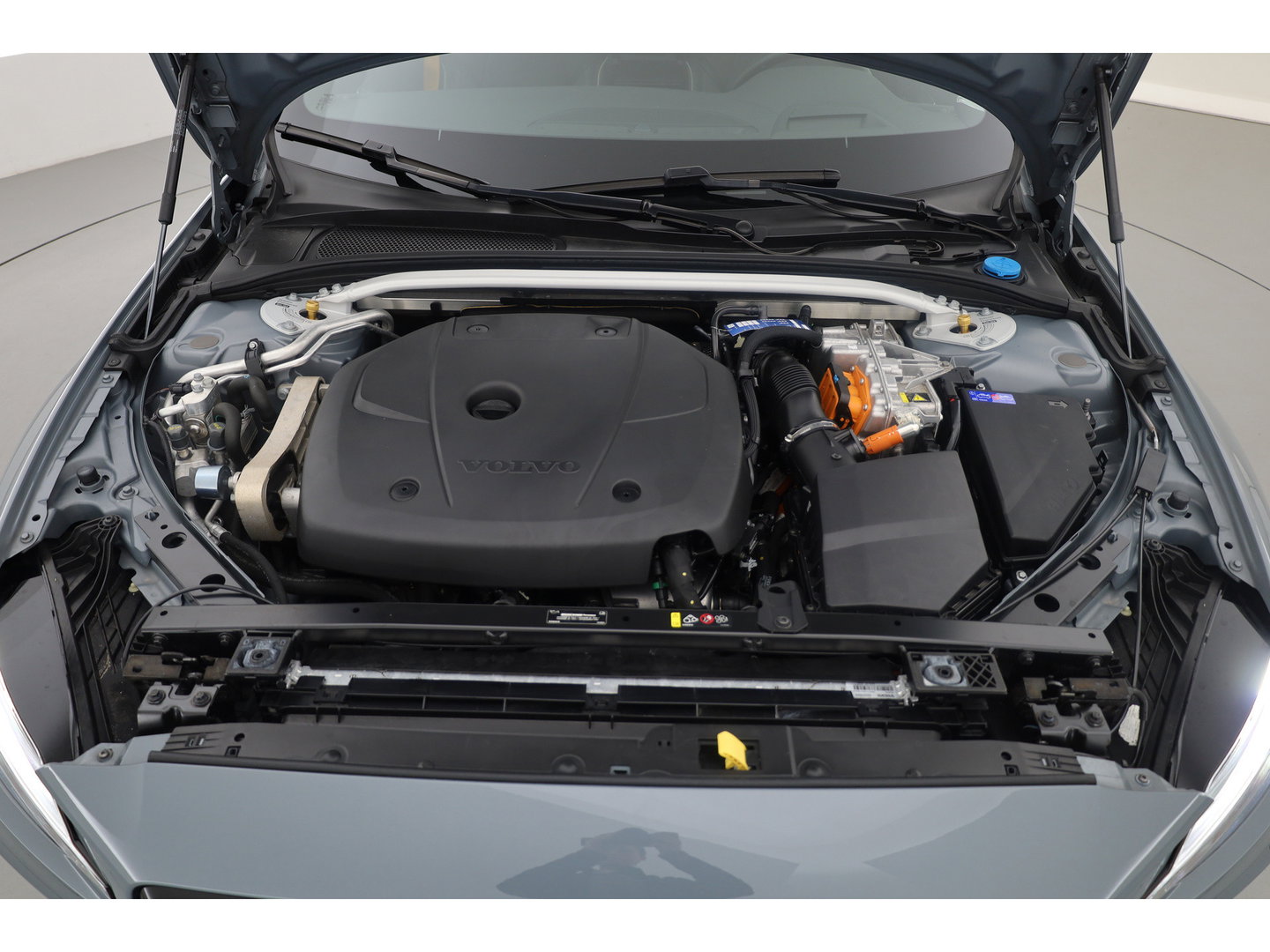 Volvo V60 2.0 T8 Plug-in hybrid AWD Polestar Engineered | SOH 99% | Öhlins | Elek. Trekhaak | Pano | Harman Kardon | HUD | Stoel-Stuurverw. |