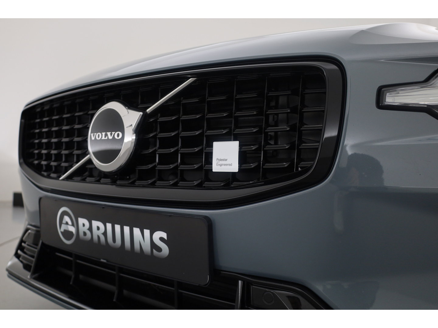 Volvo V60 2.0 T8 Plug-in hybrid AWD Polestar Engineered | SOH 99% | Öhlins | Elek. Trekhaak | Pano | Harman Kardon | HUD | Stoel-Stuurverw. |