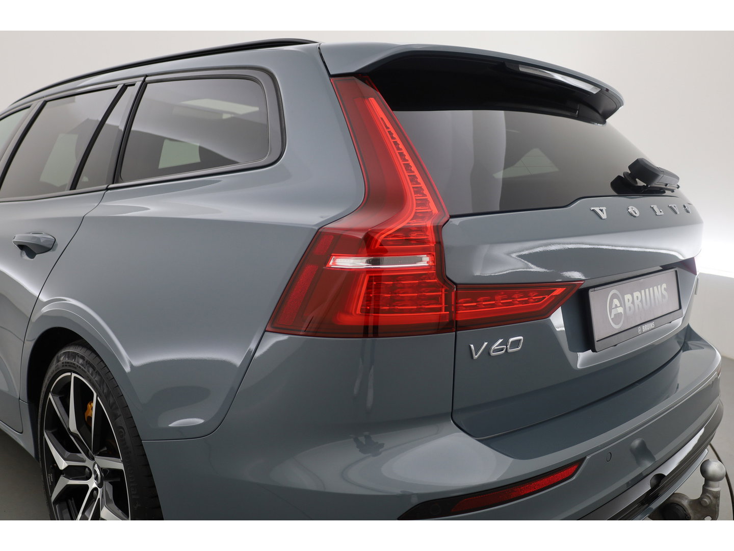 Volvo V60 2.0 T8 Plug-in hybrid AWD Polestar Engineered | SOH 99% | Öhlins | Elek. Trekhaak | Pano | Harman Kardon | HUD | Stoel-Stuurverw. |