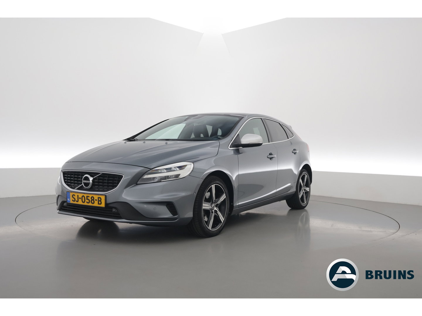 Volvo V40 2.0 T4 R-Design | 190PK | Leer | Panorama-dak | Trekhaak | Camera | Stoelverwarming |