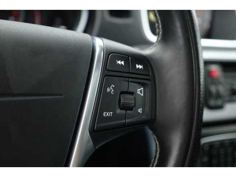Volvo V40 2.0 T4 R-Design | 190PK | Leer | Panorama-dak | Trekhaak | Camera | Stoelverwarming |