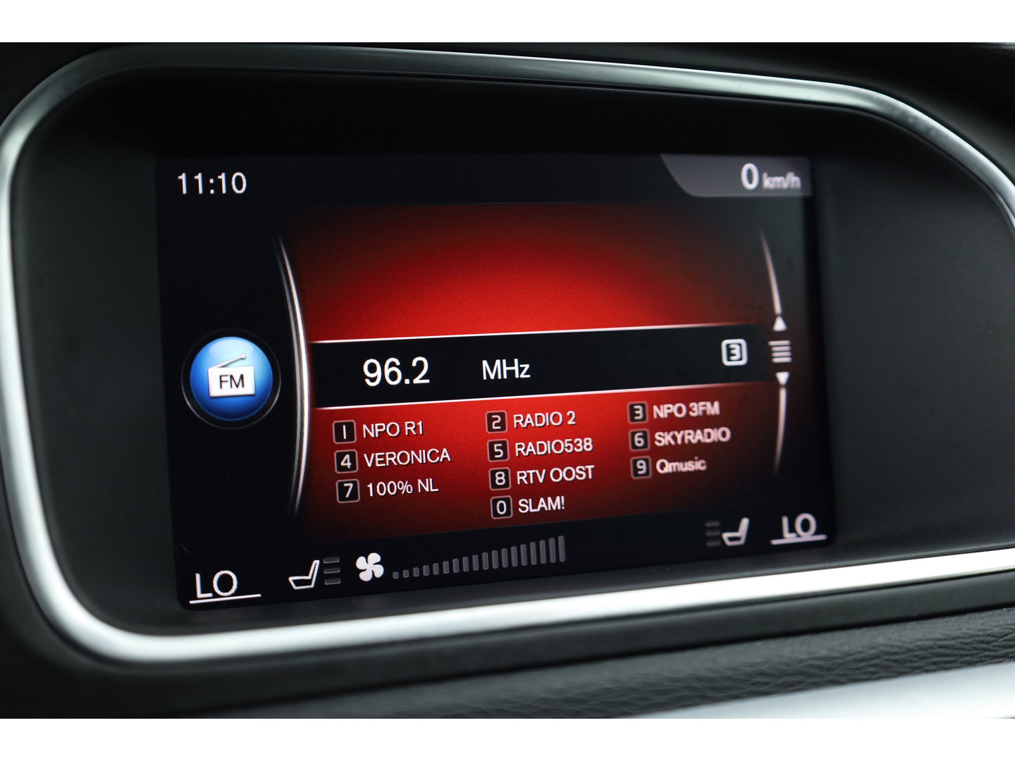 Volvo V40 2.0 T4 R-Design | 190PK | Leer | Panorama-dak | Trekhaak | Camera | Stoelverwarming |