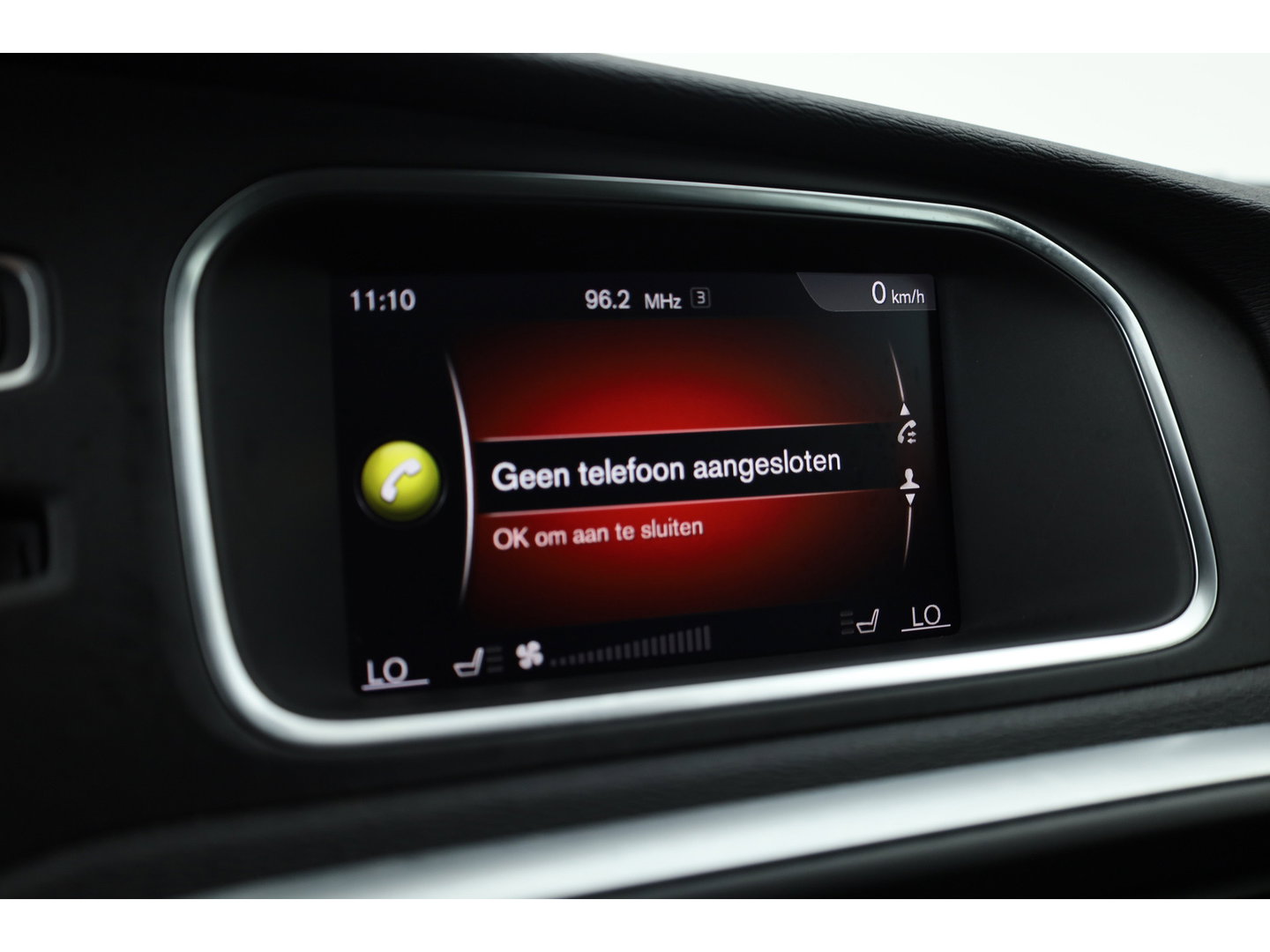 Volvo V40 2.0 T4 R-Design | 190PK | Leer | Panorama-dak | Trekhaak | Camera | Stoelverwarming |