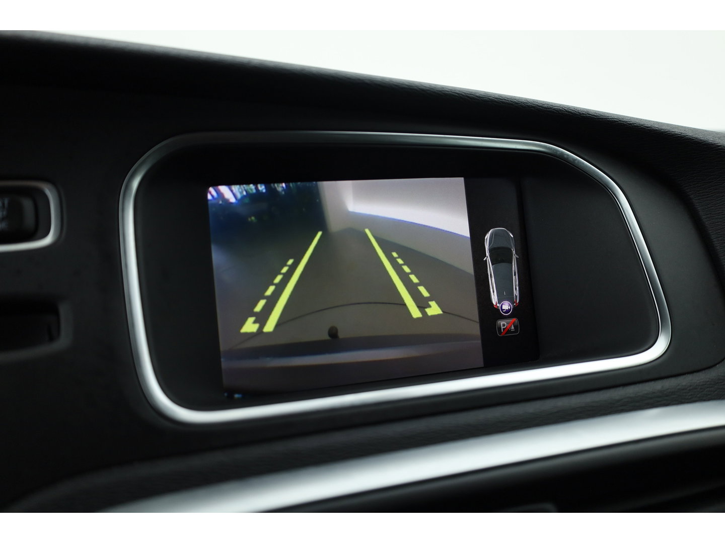 Volvo V40 2.0 T4 R-Design | 190PK | Leer | Panorama-dak | Trekhaak | Camera | Stoelverwarming |