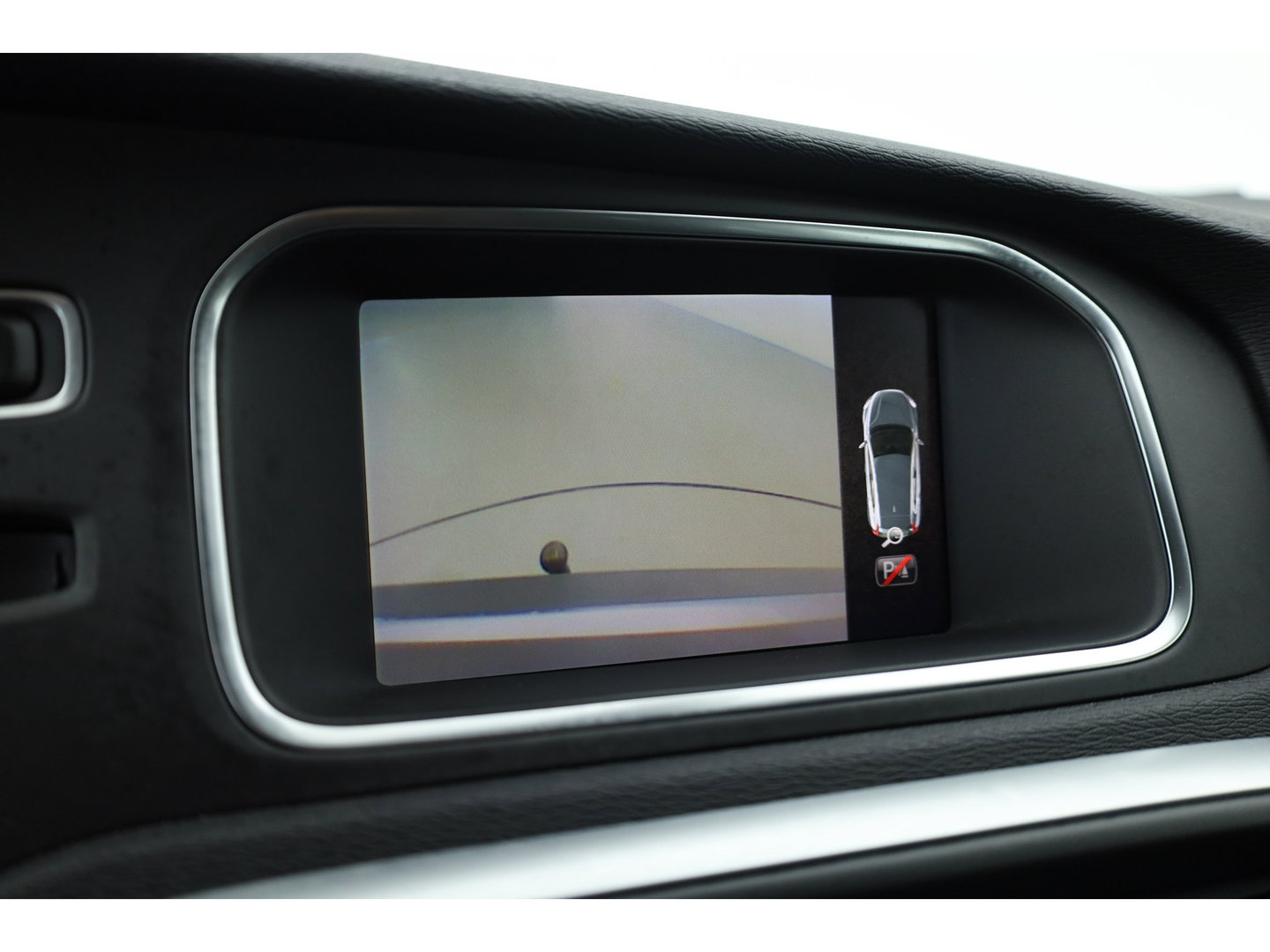 Volvo V40 2.0 T4 R-Design | 190PK | Leer | Panorama-dak | Trekhaak | Camera | Stoelverwarming |