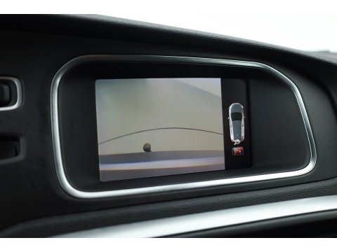 Volvo V40 2.0 T4 R-Design | 190PK | Leer | Panorama-dak | Trekhaak | Camera | Stoelverwarming |