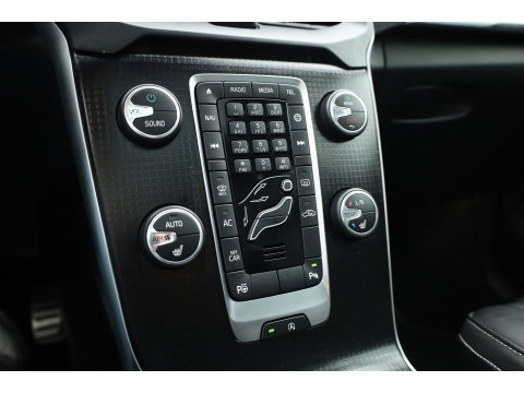 Volvo V40 2.0 T4 R-Design | 190PK | Leer | Panorama-dak | Trekhaak | Camera | Stoelverwarming |