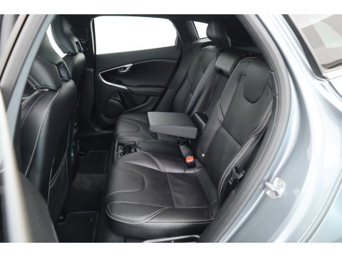Volvo V40 2.0 T4 R-Design | 190PK | Leer | Panorama-dak | Trekhaak | Camera | Stoelverwarming |