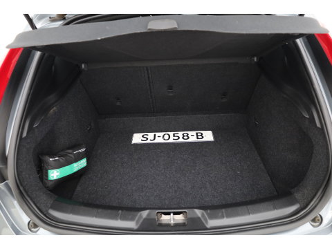 Volvo V40 2.0 T4 R-Design | 190PK | Leer | Panorama-dak | Trekhaak | Camera | Stoelverwarming |
