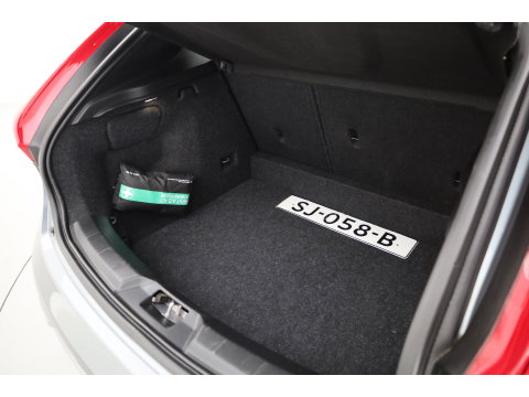 Volvo V40 2.0 T4 R-Design | 190PK | Leer | Panorama-dak | Trekhaak | Camera | Stoelverwarming |