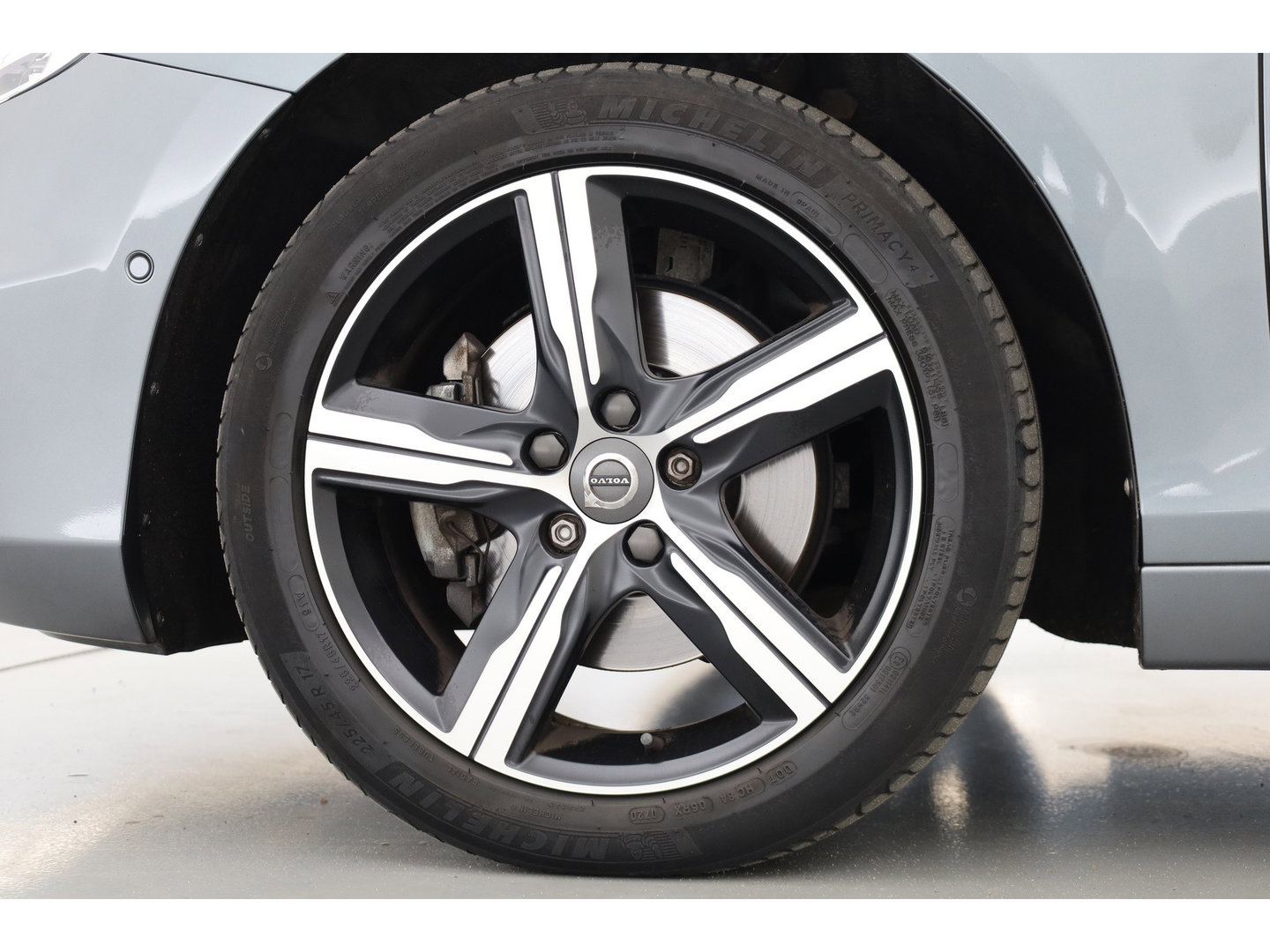 Volvo V40 2.0 T4 R-Design | 190PK | Leer | Panorama-dak | Trekhaak | Camera | Stoelverwarming |