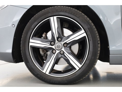 Volvo V40 2.0 T4 R-Design | 190PK | Leer | Panorama-dak | Trekhaak | Camera | Stoelverwarming |