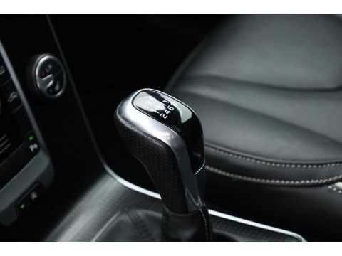 Volvo V40 2.0 T4 R-Design | 190PK | Leer | Panorama-dak | Trekhaak | Camera | Stoelverwarming |