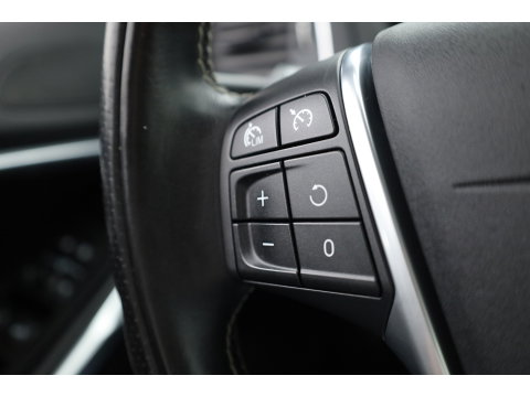 Volvo V40 2.0 T4 R-Design | 190PK | Leer | Panorama-dak | Trekhaak | Camera | Stoelverwarming |