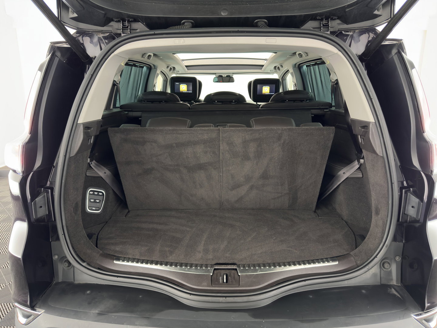 Renault Espace 1.6 dCi Initiale Paris [ 7-Pers. ] Aut. *PANO | LEATHER |  ADAPTIVE-CRUISE | FULL-LED | BLINDSPOT | CAMERA | KEYLESS | HEATED-COMFORTSEATS | PRIVACY-GLASS | ECC | PDC | HEAD-UP | TOWBAR | 19''ALU*